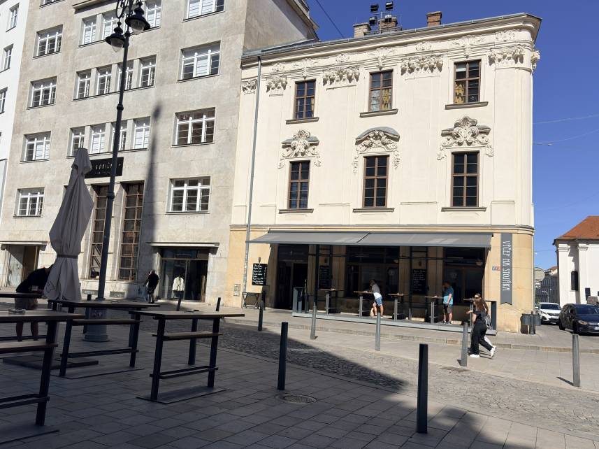 V centru města s výhledem na Petra a parkování Photo 21