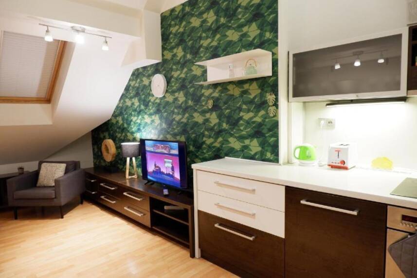 V centru mesta s vyhledem na Petra, a parkovani Photo 2