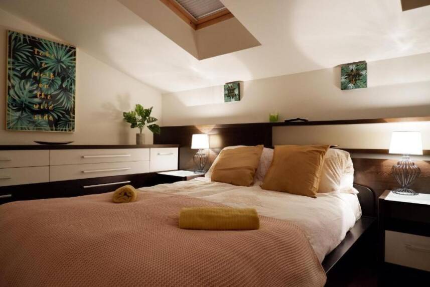 V centru mesta s vyhledem na Petra, a parkovani Photo 1