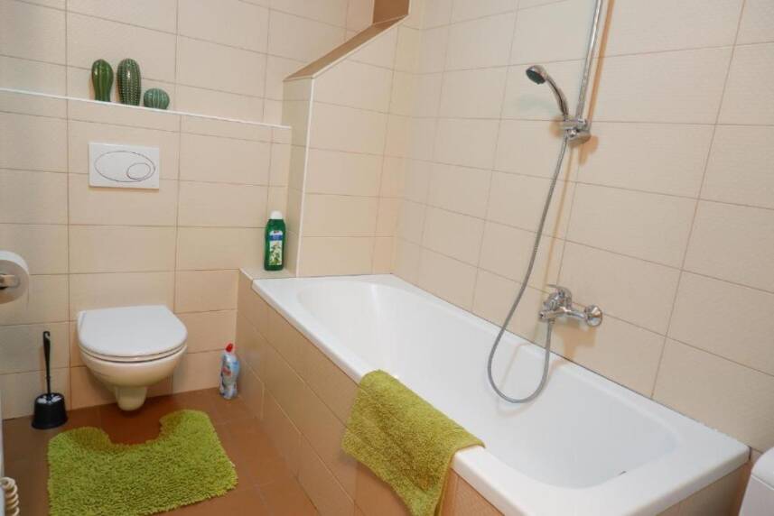 V centru mesta s vyhledem na Petra, a parkovani Photo 7