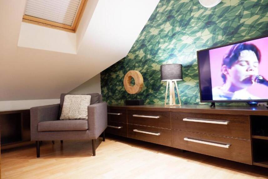 V centru mesta s vyhledem na Petra, a parkovani Photo 8