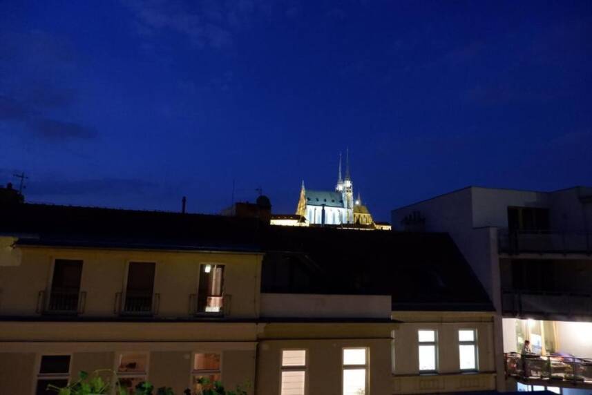 V centru mesta s vyhledem na Petra, a parkovani Photo 11