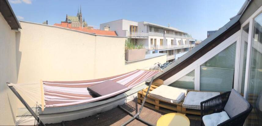 V centru mesta s vyhledem na Petra, a parkovani Photo 