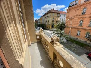 Photo Quadruple Room with Balcony