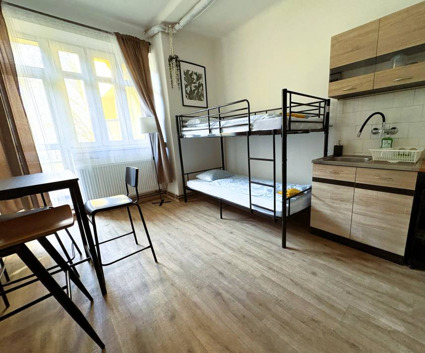 1 - Economy Triple Room with Shared Bathroom Photo 10