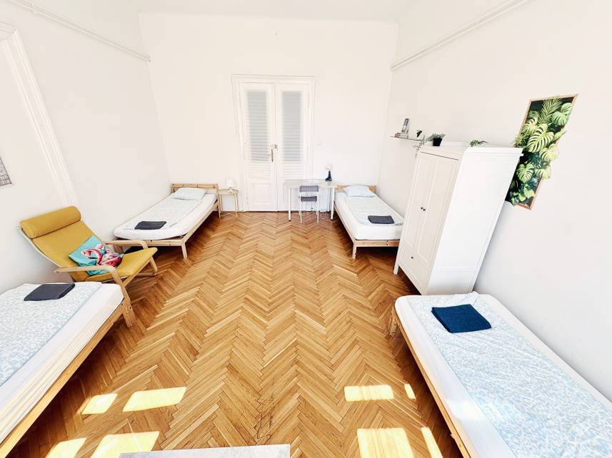 Čtyřlůžkový pokoj se společnou koupelnou Photo 10