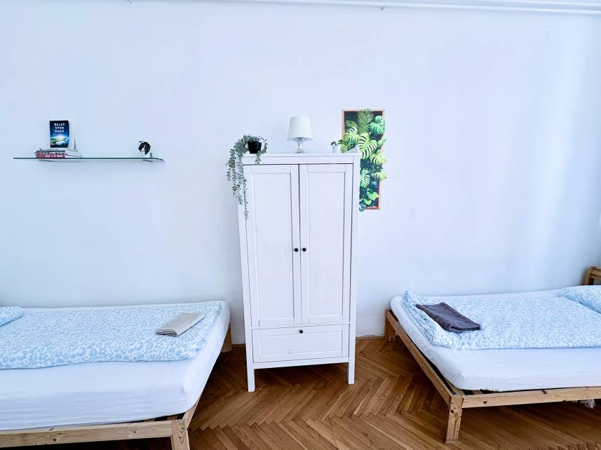 Čtyřlůžkový pokoj s balkonem a výhledem na ulici Photo 3