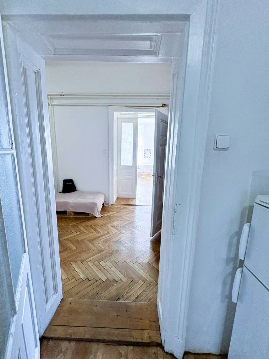 Čtyřlůžkový pokoj s balkonem a výhledem na ulici Photo 8