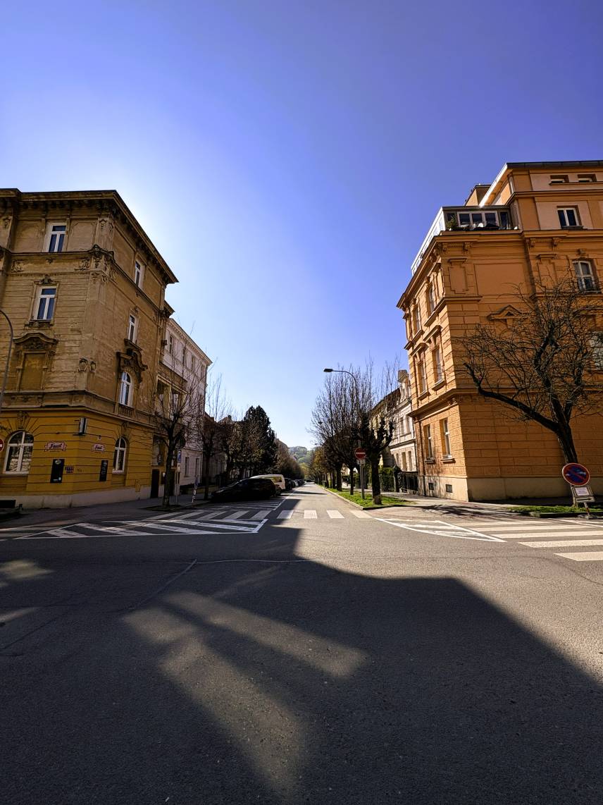 Čtyřlůžkový pokoj s balkonem a výhledem na ulici Photo 19