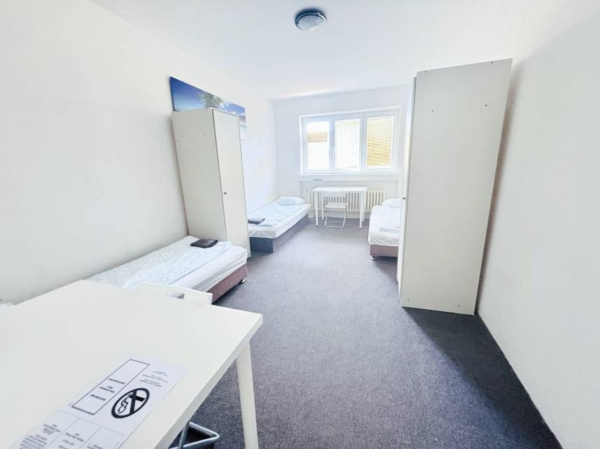Prostorný třílůžkový pokoj – Skvělá lokalita u BVV Photo 1