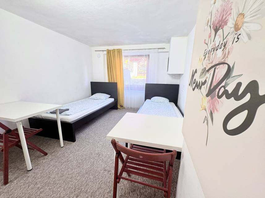 Prostorný třílůžkový pokoj – Skvělá lokalita u BVV Photo 4
