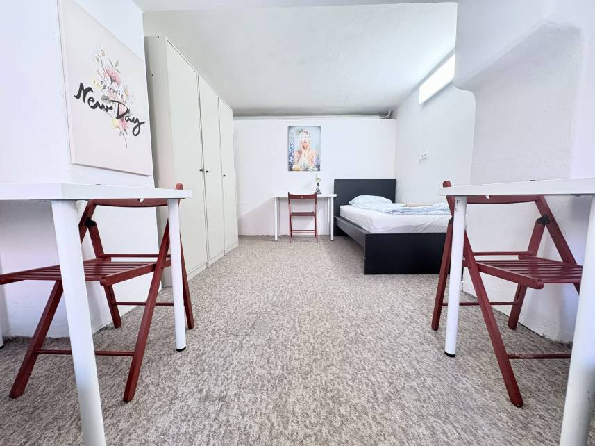 Prostorný třílůžkový pokoj – Skvělá lokalita u BVV Photo 5