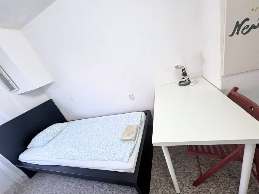 Prostorný třílůžkový pokoj – Skvělá lokalita u BVV (copy) Photo 1