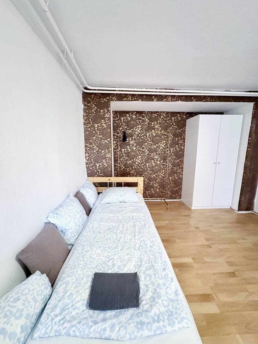 Prostorný třílůžkový pokoj – Skvělá lokalita u BVV (copy) Photo 5